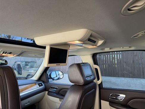 Used 2011 Cadillac Escalade Platinum image 26