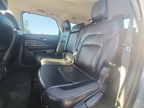 Used 2023 Nissan Pathfinder SL image 8