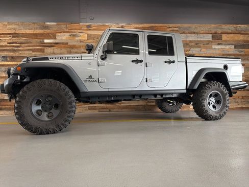 Used 2014 Jeep Wrangler Unlimited Rubicon w/ Connectivity Group AWD/4WD image 27