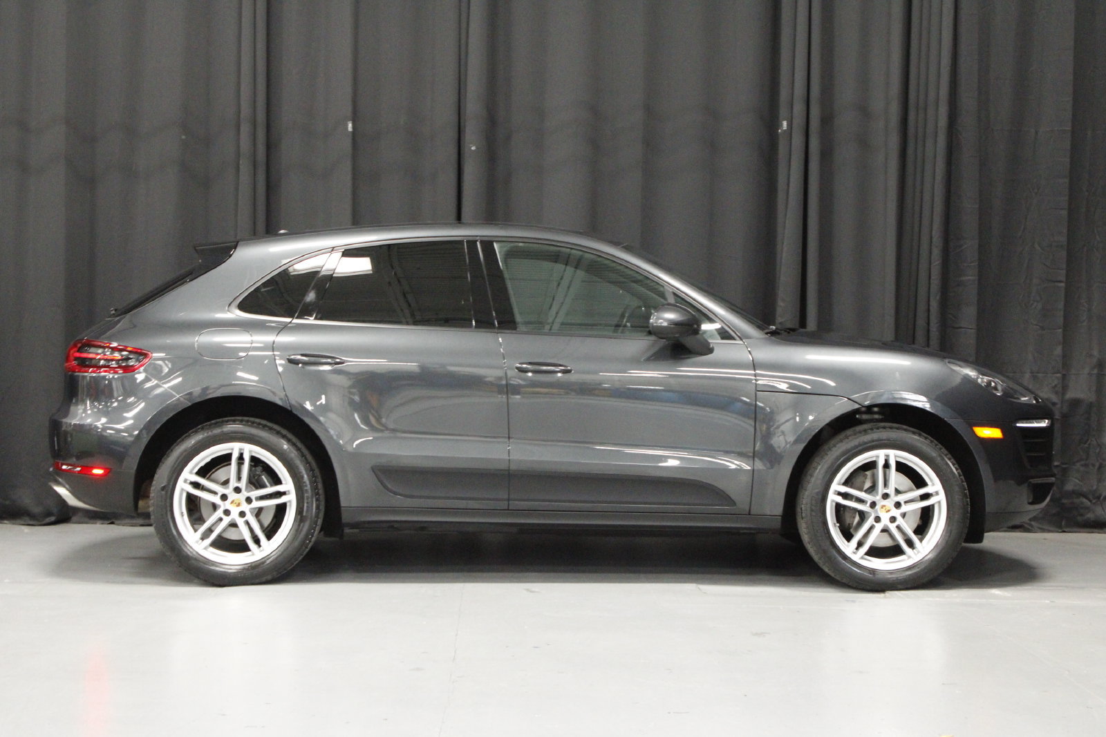 Used 2018 Porsche Macan AWD/4WD image 8