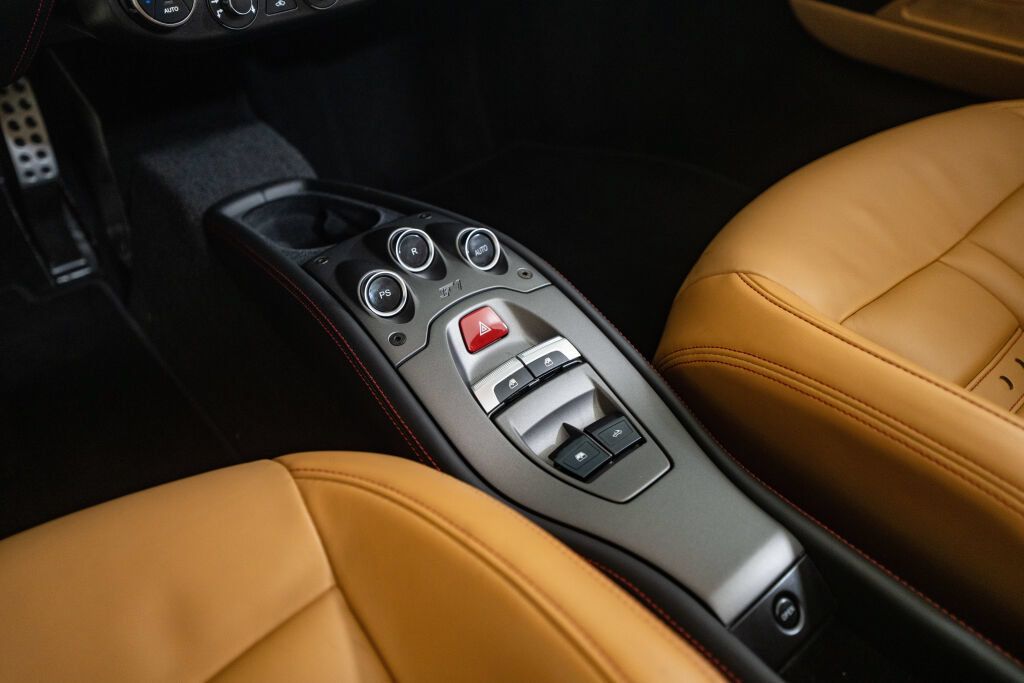 Used 2014 Ferrari 458 Spider RWD image 21