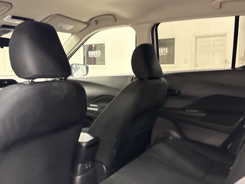 Used 2024 Nissan Kicks S image 13