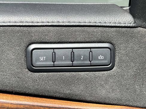Used 2019 Cadillac Escalade ESV Luxury AWD/4WD image 28