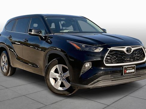 Used 2023 Toyota Highlander LE image 2