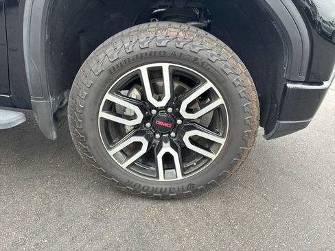 Used 2023 GMC Sierra 1500 AT4 w/ Technology Package AWD/4WD image 4