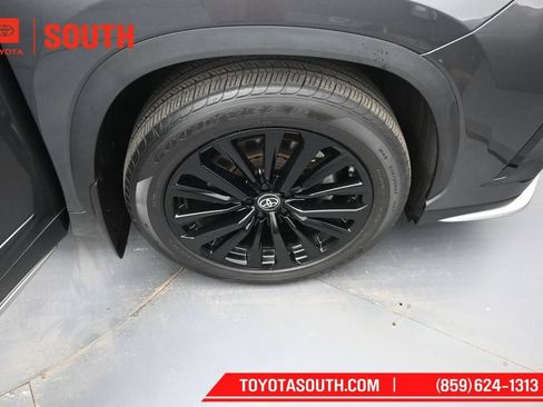 Used 2023 Toyota Highlander XSE AWD/4WD image 38