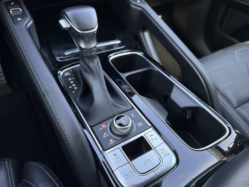 Used 2022 Kia Telluride SX w/ SX Prestige Package image 24