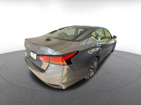 Used 2025 Nissan Altima 2.5 SV image 25