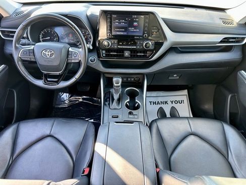Used 2020 Toyota Highlander XLE image 17