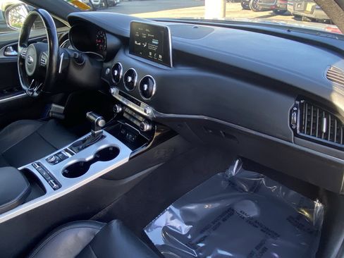 Used 2020 Kia Stinger GT1 image 12