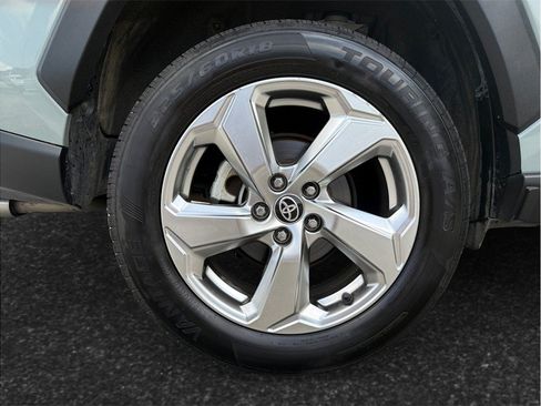 Used 2021 Toyota RAV4 XLE Premium AWD/4WD image 14