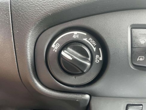 Used 2022 Nissan Frontier SV AWD/4WD image 29