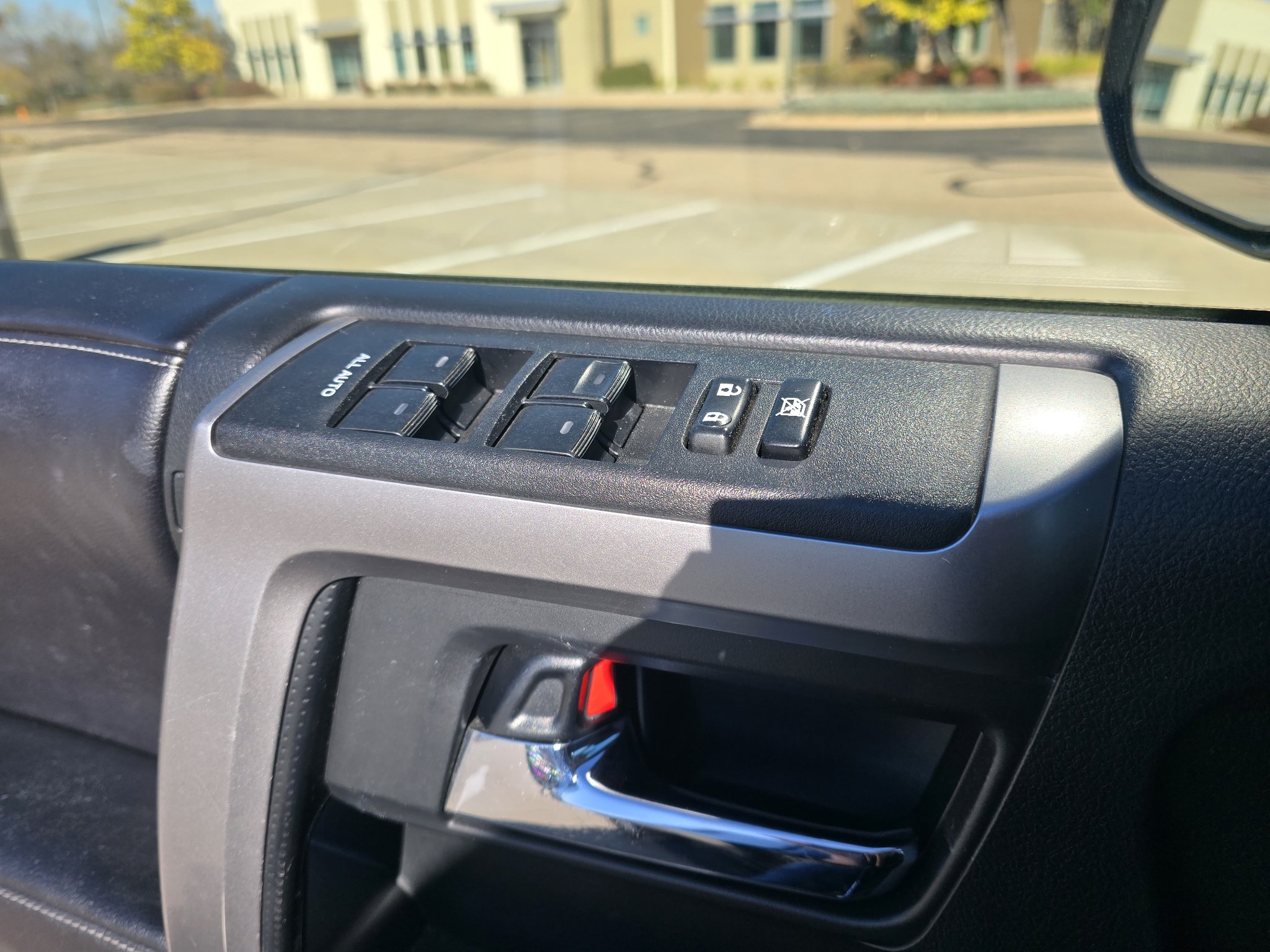 Used 2016 Toyota 4Runner SR5 AWD/4WD image 17