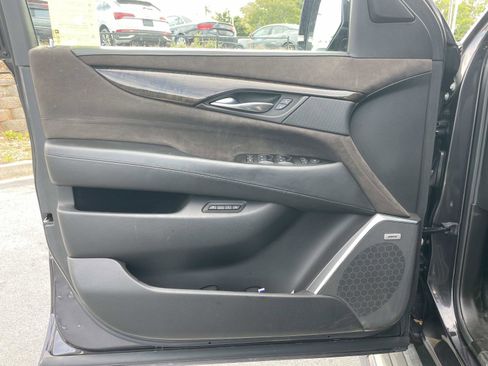 Used 2016 Cadillac Escalade Platinum AWD/4WD image 17