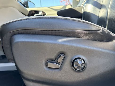 Used 2024 Chrysler Pacifica Limited image 27