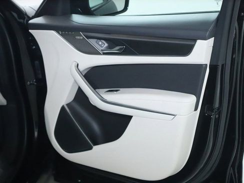 Used 2026 Jaguar F-PACE SVR image 33