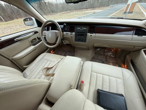Used 2006 Lincoln Town Car Signature image 29