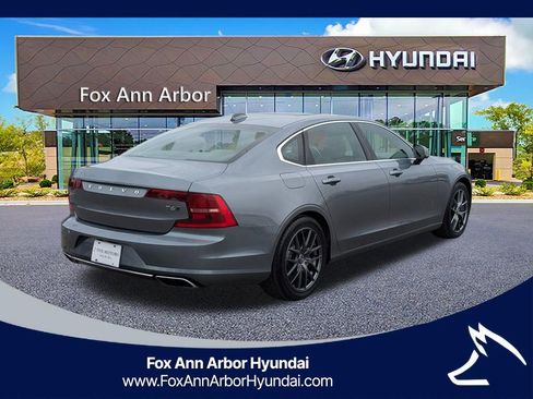 Used 2018 Volvo S90 T6 Momentum w/ Convenience Package image 5