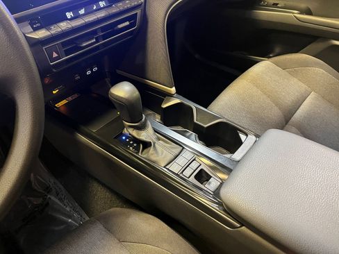 Used 2025 Toyota Camry LE image 40