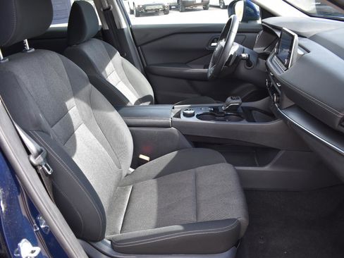 Used 2025 Nissan Rogue SV image 14