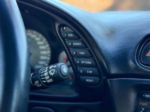 Used 2000 Chevrolet Corvette Coupe w/ Memory Pkg RWD image 19