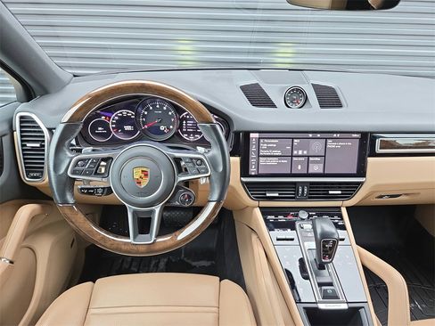 Used 2021 Porsche Cayenne Coupe image 8