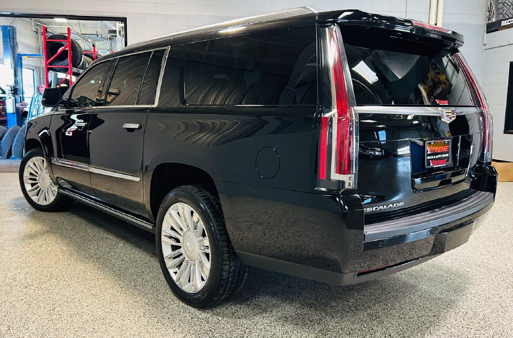 Used 2016 Cadillac Escalade ESV Platinum AWD/4WD image 4