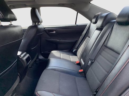 Used 2017 Toyota Camry SE w/ Moonroof Package FWD image 34