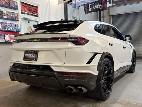 Used 2023 Lamborghini Urus Performante AWD/4WD image 6