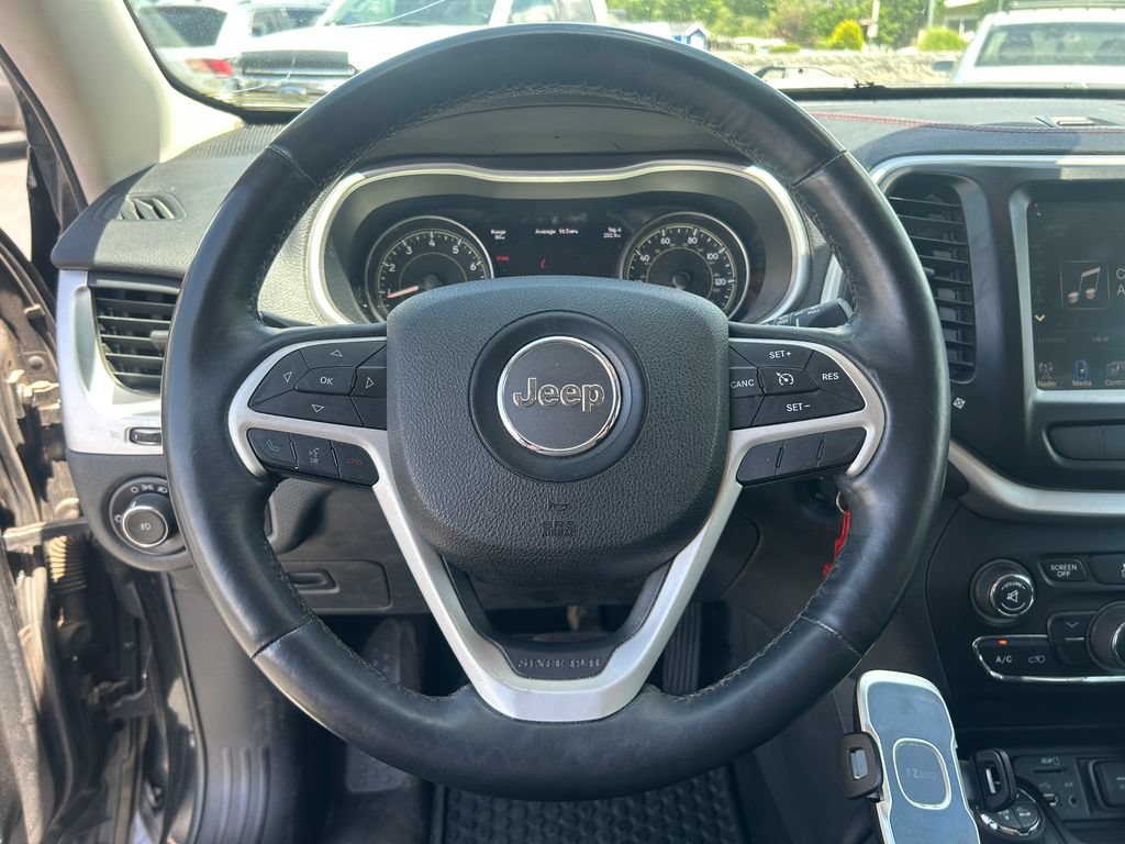 Used 2014 Jeep Cherokee Trailhawk w/ Leather Interior Group AWD/4WD image 21