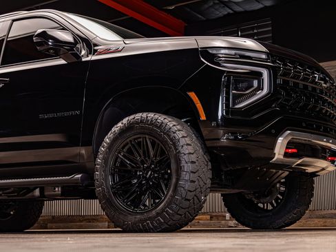 Used 2025 Chevrolet Suburban Z71 w/ Comfort Package image 12