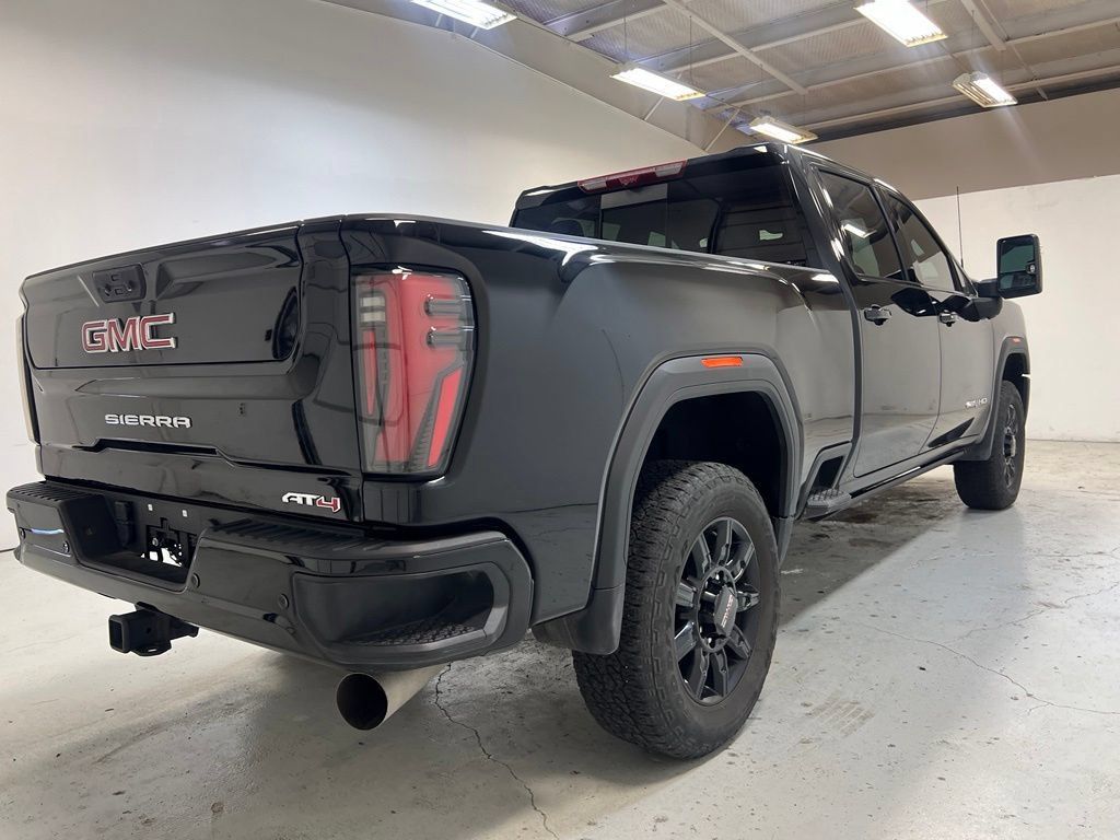 Used 2025 GMC Sierra 2500 AT4 w/ Technology Package AWD/4WD image 9