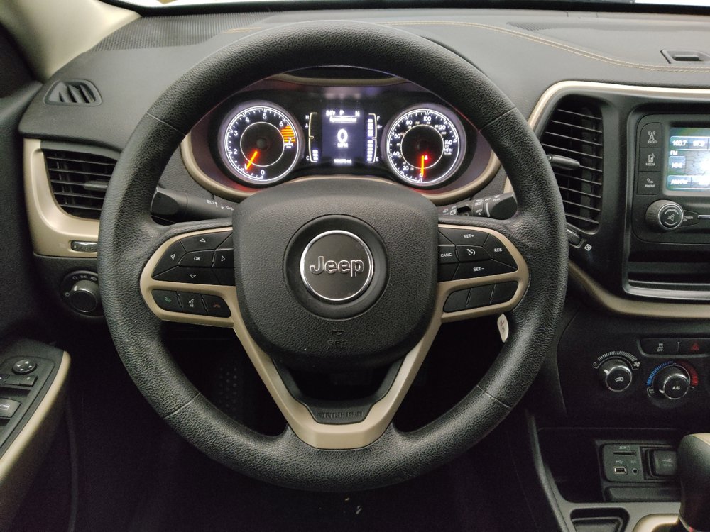 Used 2017 Jeep Cherokee Sport FWD image 22