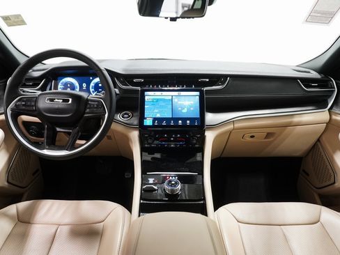 Certified 2024 Jeep Grand Cherokee Limited w/ Luxury Tech Group II image 13