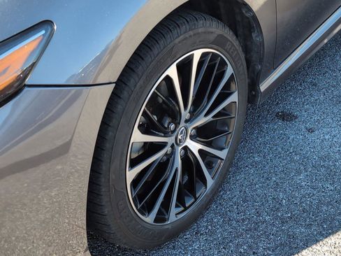 Used 2020 Toyota Camry SE image 28