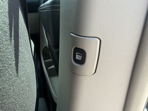 Used 2012 Chrysler Town & Country Touring w/ Entertainment Group #1 FWD image 29