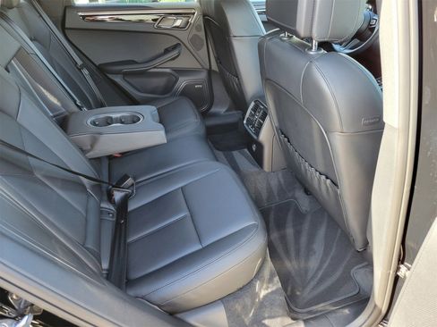 Used 2025 Porsche Macan image 30