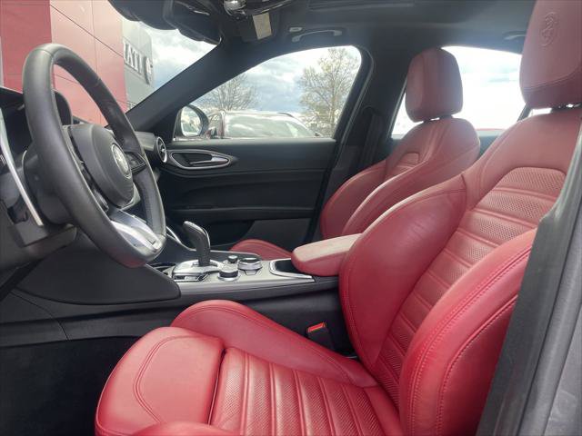 Certified 2022 Alfa Romeo Giulia Veloce AWD/4WD image 17