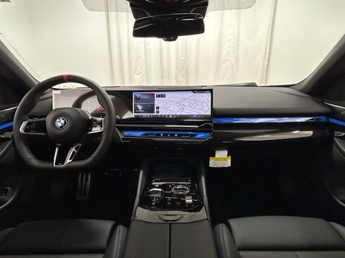 Used 2025 BMW i5 M60 w/ Premium Package image 8