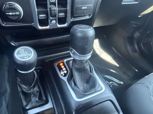 Used 2020 Jeep Gladiator Sport w/ Quick Order Package 24S AWD/4WD image 13