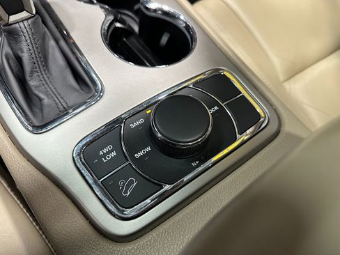 Used 2016 Jeep Grand Cherokee Limited image 35