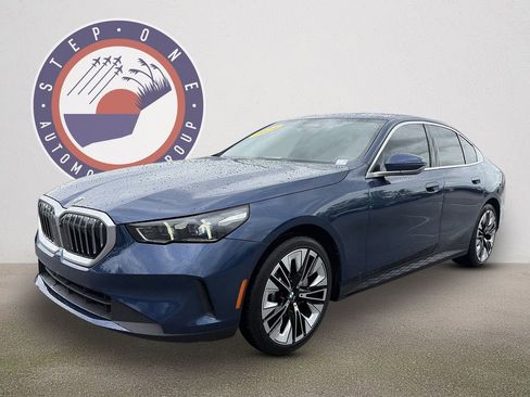 Used 2024 BMW 530i RWD image 2