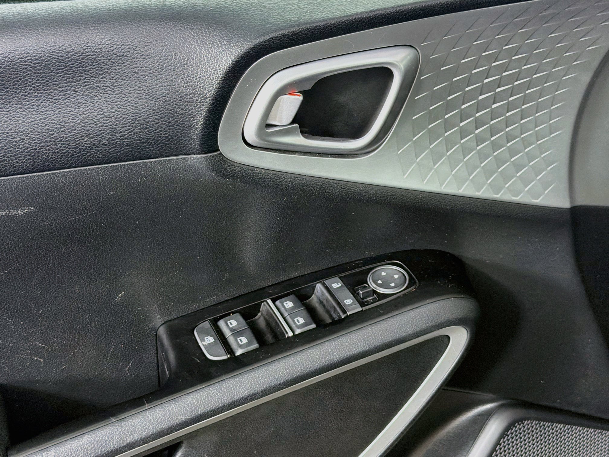 Used 2025 Kia Soul LX w/ LX Technology Package FWD image 15