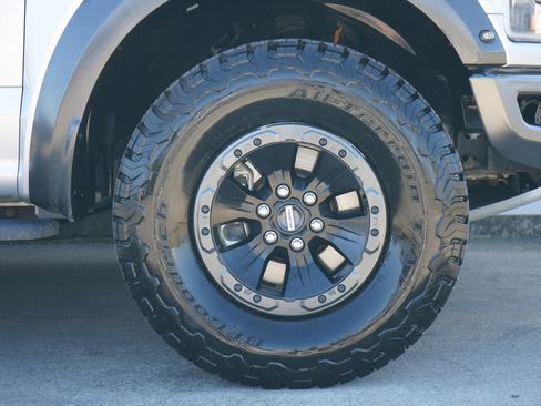 Used 2017 Ford F150 Raptor w/ Equipment Group 802A Luxury image 4