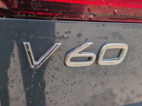 Used 2025 Volvo V60 B5 Cross Country Plus image 13