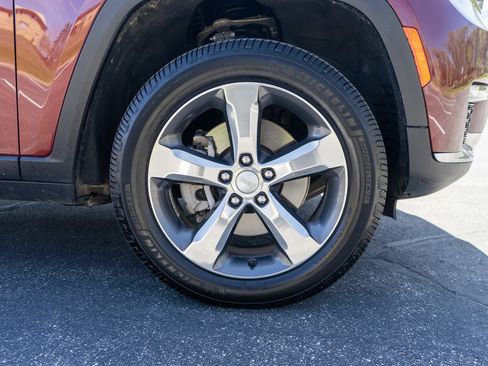 Used 2021 Jeep Grand Cherokee L Limited AWD/4WD image 11