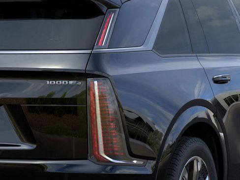 Used 2025 Cadillac Escalade IQ Luxury 1 w/ Smart Trailering package image 11