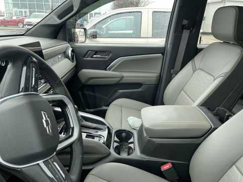 Used 2025 Chevrolet Colorado ZR2 w/ Technology Package image 12