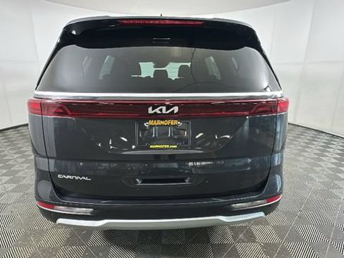 Used 2024 Kia Carnival EX FWD image 4