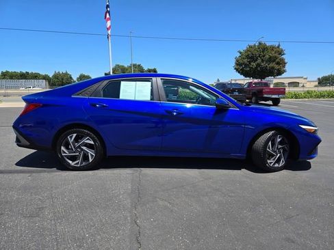 Used 2024 Hyundai Elantra Limited FWD image 3